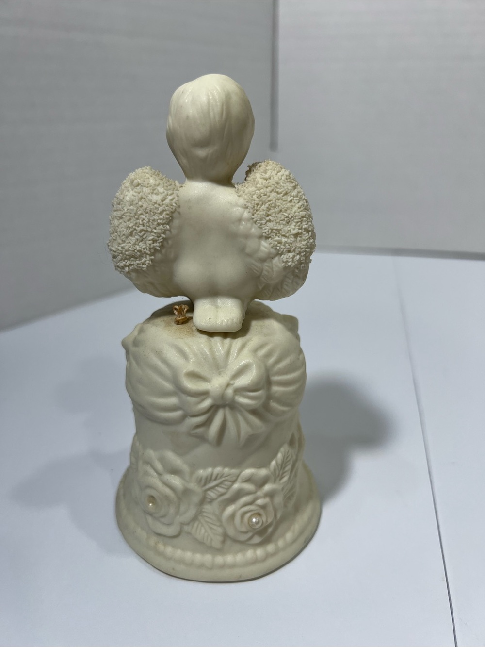 Praying Angel Bell With Roses Glass - Picture 3 of 11